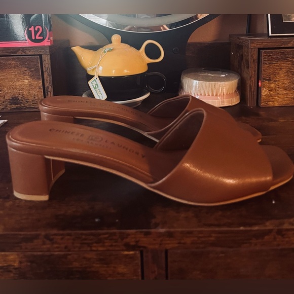 CHINESE LAUNDRY BLOCK MULE HEEL - Picture 3 of 3